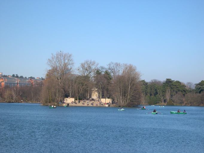  île au mlieu du lac